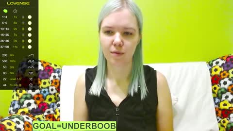 Snapshot of ultra_meow chatting on January 2025 11:35:01 PM Roxy online show from January 2025 11:35:01 PM