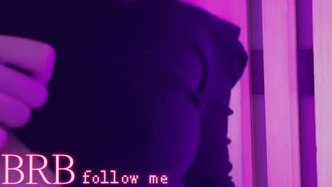 Una  online show from February 2025 01:22:01 PM