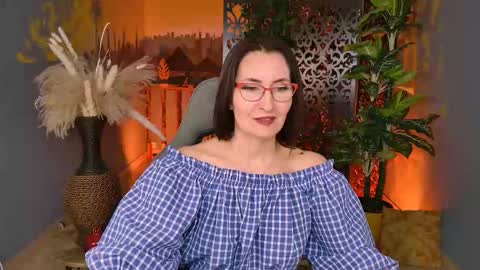 Snapshot of unatera chatting on November 2025 05:28:02 AM UnaTera online show from November 2025 05:28:02 AM