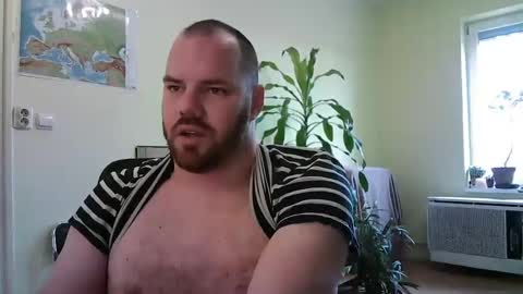 Snapshot of uncut_strong chatting on February 2025 09:43:01 AM Uncut Strong online show from February 2025 09:43:01 AM