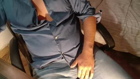 Snapshot of under_thedesk chatting on September 2025 07:39:02 PM Giov online show from September 2025 07:39:02 PM