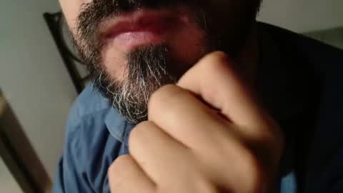 Snapshot of under_thedesk chatting on September 2025 07:50:02 PM Giov online show from September 2025 07:50:02 PM