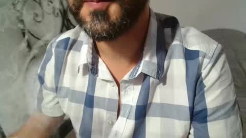 Snapshot of under_thedesk chatting on October 2025 03:46:02 PM Giov online show from October 2025 03:46:02 PM