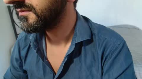 Snapshot of under_thedesk chatting on October 2025 08:48:01 AM Giov online show from October 2025 08:48:01 AM