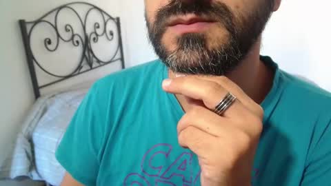 Snapshot of under_thedesk chatting on October 2025 09:43:02 AM Giov online show from October 2025 09:43:02 AM