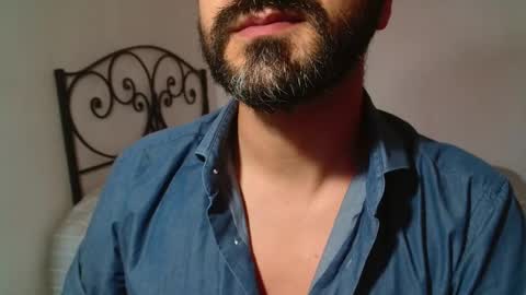 Snapshot of under_thedesk chatting on October 2025 04:24:02 PM Giov online show from October 2025 04:24:02 PM