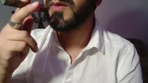 Snapshot of under_thedesk chatting on November 2025 05:13:01 PM Giov online show from November 2025 05:13:01 PM