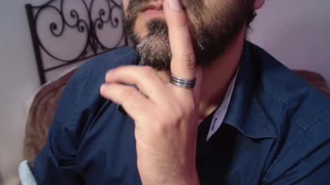 Snapshot of under_thedesk chatting on November 2025 04:17:02 PM Giov online show from November 2025 04:17:02 PM