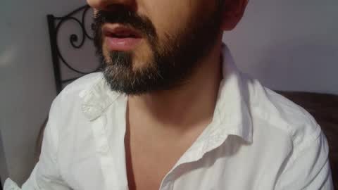 Snapshot of under_thedesk chatting on November 2025 03:07:02 PM Giov online show from November 2025 03:07:02 PM