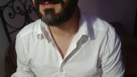 Snapshot of under_thedesk chatting on November 2025 06:11:02 PM Giov online show from November 2025 06:11:02 PM