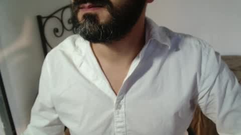 Snapshot of under_thedesk chatting on December 2025 10:21:02 AM Giov online show from December 2025 10:21:02 AM