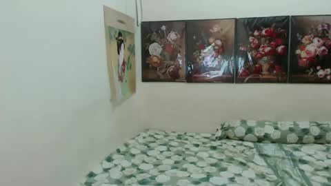 Snapshot of unforgettable_roxy chatting on December 2024 11:06:01 AM Roxanne online show from December 2024 11:06:01 AM