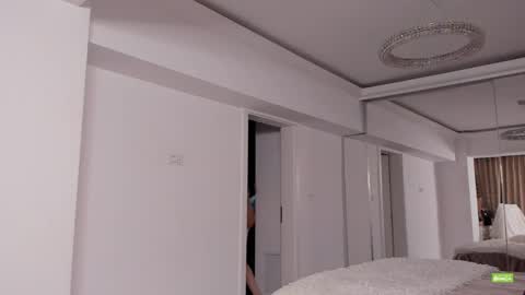 Silvia online show from April 2026 05:37:01 PM
