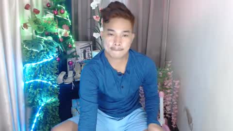 Snapshot of ur_hugechinito chatting on December 2024 04:28:01 PM ur_hugechinito online show from December 2024 04:28:01 PM