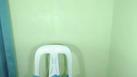 Snapshot of ur_innocent_girlx chatting on February 2025 04:25:01 PM QUEENSY online show from February 2025 04:25:01 PM