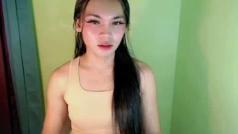 Snapshot of ur_innocent_girlx chatting on February 2025 09:19:02 PM QUEENSY online show from February 2025 09:19:02 PM