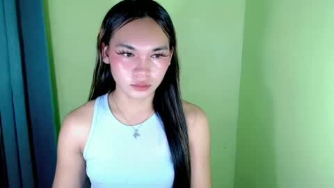 Snapshot of ur_innocent_girlx chatting on March 2025 01:00:02 AM QUEENSY online show from March 2025 01:00:02 AM