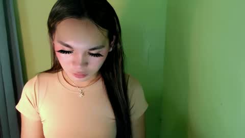 Snapshot of ur_innocent_girlx chatting on March 2025 08:10:02 PM QUEENSY online show from March 2025 08:10:02 PM