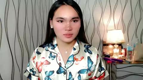 Snapshot of ur_innocent_girlx chatting on October 2025 02:15:01 PM QUEENSY online show from October 2025 02:15:01 PM