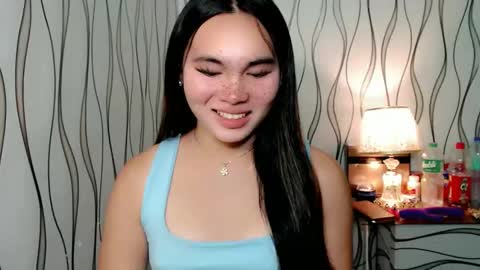 Snapshot of ur_innocent_girlx chatting on October 2025 08:04:01 AM QUEENSY online show from October 2025 08:04:01 AM