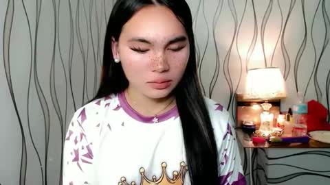 Snapshot of ur_innocent_girlx chatting on October 2025 03:35:02 PM QUEENSY online show from October 2025 03:35:02 PM