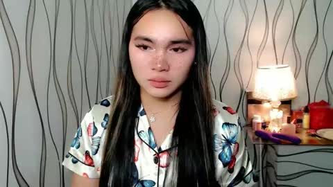 Snapshot of ur_innocent_girlx chatting on October 2025 12:51:01 PM QUEENSY online show from October 2025 12:51:01 PM