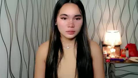 Snapshot of ur_innocent_girlx chatting on November 2025 10:19:01 PM QUEENSY online show from November 2025 10:19:01 PM