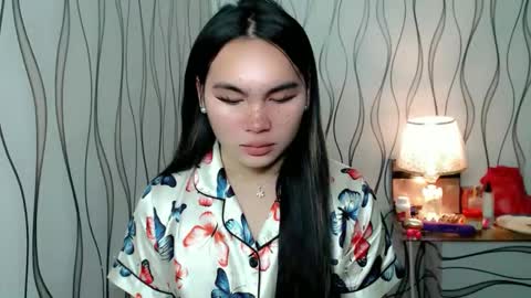 Snapshot of ur_innocent_girlx chatting on November 2025 11:47:02 PM QUEENSY online show from November 2025 11:47:02 PM