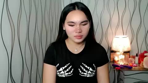 Snapshot of ur_innocent_girlx chatting on November 2025 10:59:02 PM QUEENSY online show from November 2025 10:59:02 PM