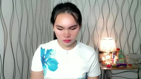 Snapshot of ur_innocent_girlx chatting on November 2025 11:15:01 PM QUEENSY online show from November 2025 11:15:01 PM