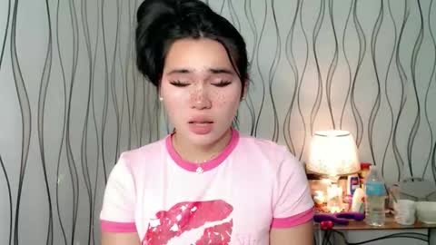 Snapshot of ur_innocent_girlx chatting on November 2025 01:25:02 PM QUEENSY online show from November 2025 01:25:02 PM