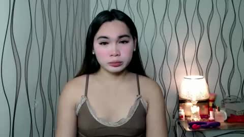 Snapshot of ur_innocent_girlx chatting on December 2025 03:23:02 AM QUEENSY online show from December 2025 03:23:02 AM