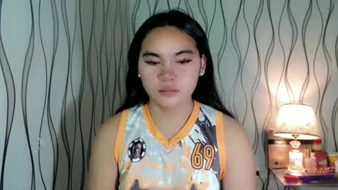 Snapshot of ur_innocent_girlx chatting on February 2026 10:47:02 PM QUEENSY online show from February 2026 10:47:02 PM