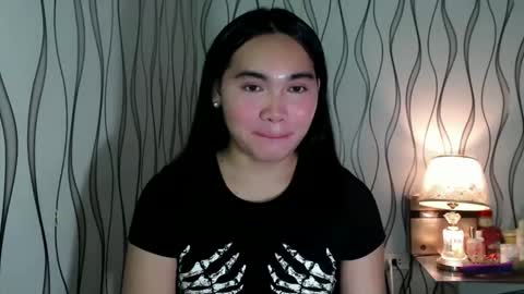 Snapshot of ur_innocent_girlx chatting on February 2026 01:42:02 AM QUEENSY online show from February 2026 01:42:02 AM