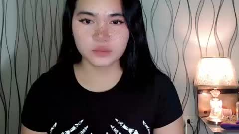 Snapshot of ur_innocent_girlx chatting on February 2026 12:40:02 AM QUEENSY online show from February 2026 12:40:02 AM