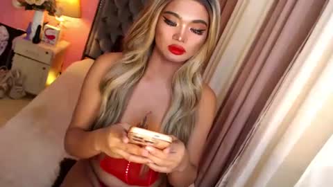 Snapshot of ur_sassygirl chatting on March 2025 07:54:01 PM Kath online show from March 2025 07:54:01 PM