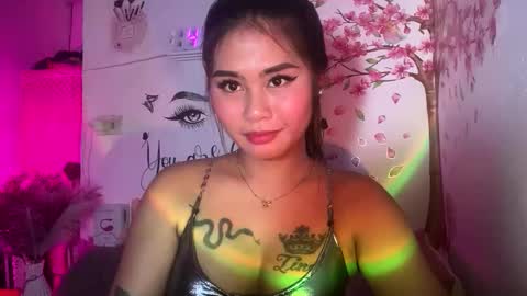 HelloIm  Girly online show from April 2026 08:17:01 PM