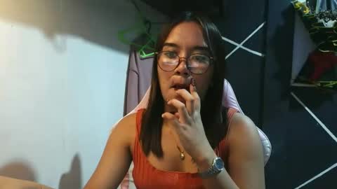 Snapshot of ur_wetwife chatting on November 2025 01:17:02 PM ur_wetwife online show from November 2025 01:17:02 PM