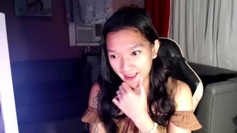 Snapshot of urasian_newra chatting on October 2025 06:39:01 PM NEWRA ALLISON online show from October 2025 06:39:01 PM