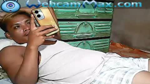 Snapshot of urasiandreamboyx chatting on December 2025 03:08:01 PM John online show from December 2025 03:08:01 PM