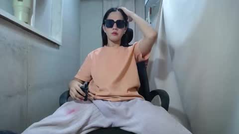 Snapshot of urasiantserika chatting on November 2025 05:22:01 PM Erika online show from November 2025 05:22:01 PM