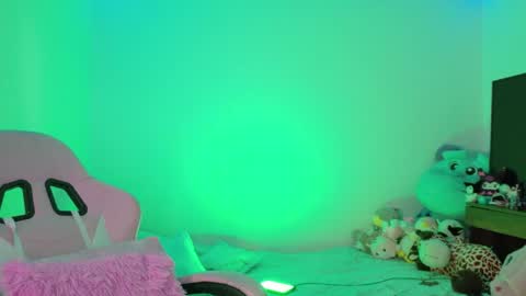 Snapshot of urbaby6irl chatting on April 2026 09:37:01 AM Danielle online show from April 2026 09:37:01 AM