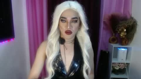 KENDALL online show from November 2025 06:09:02 PM