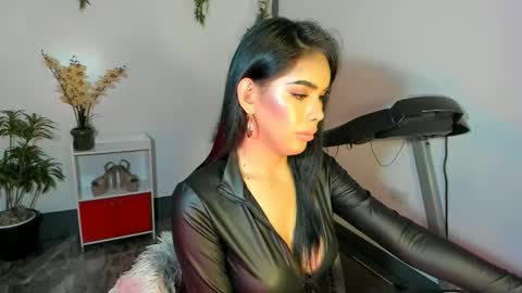 Angela Cullens online show from January 2025 02:41:01 PM