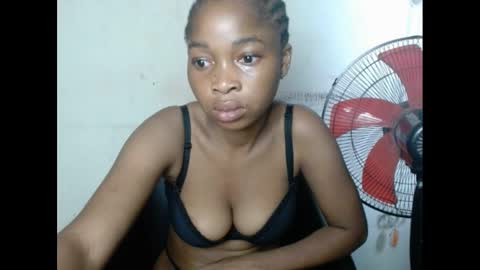 Snapshot of urflirtydoll chatting on February 2025 07:28:02 PM urflirtydoll online show from February 2025 07:28:02 PM