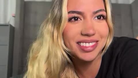 urgfmandy online show from December 2025 02:49:01 AM