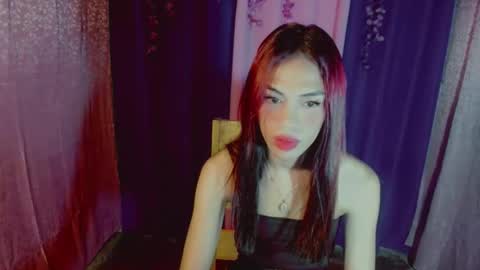 Snapshot of urgirl_leah chatting on September 2025 09:53:01 AM Leah online show from September 2025 09:53:01 AM
