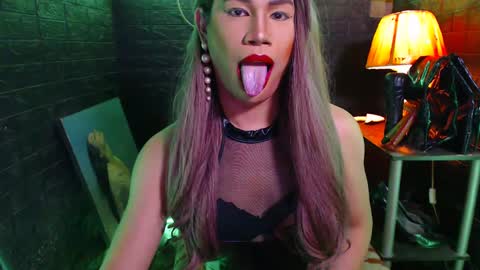 Snapshot of urhardcockqueenxxx chatting on December 2024 10:16:01 PM queen norelle online show from December 2024 10:16:01 PM