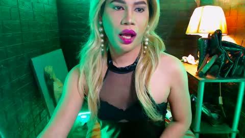 Snapshot of urhardcockqueenxxx chatting on December 2024 01:26:02 AM queen norelle online show from December 2024 01:26:02 AM