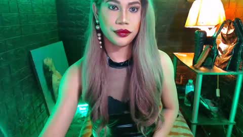 Snapshot of urhardcockqueenxxx chatting on December 2024 07:28:02 PM queen norelle online show from December 2024 07:28:02 PM